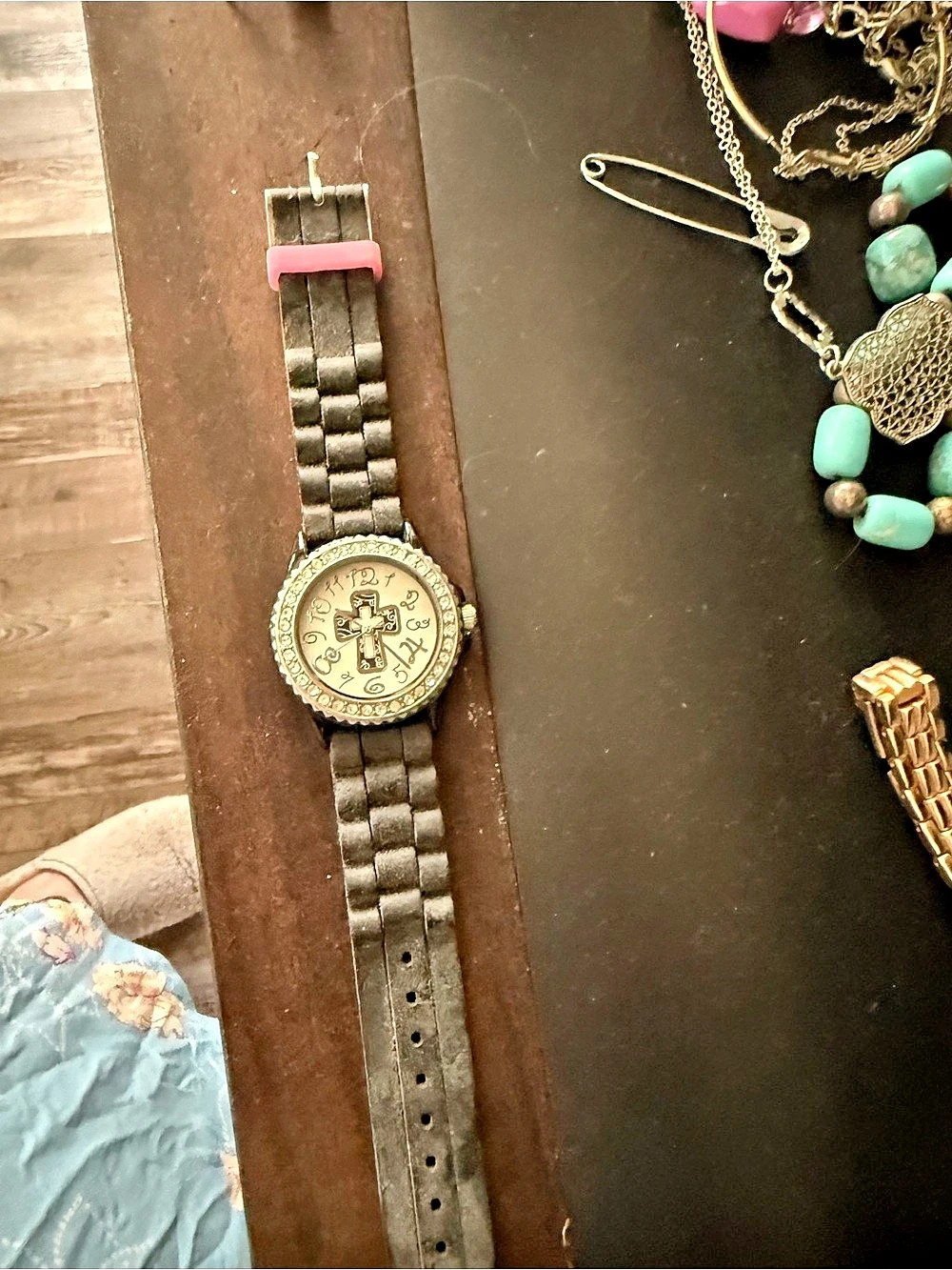 Geneva Rhinestone Bezel Silicone Watch Black & Gold Good